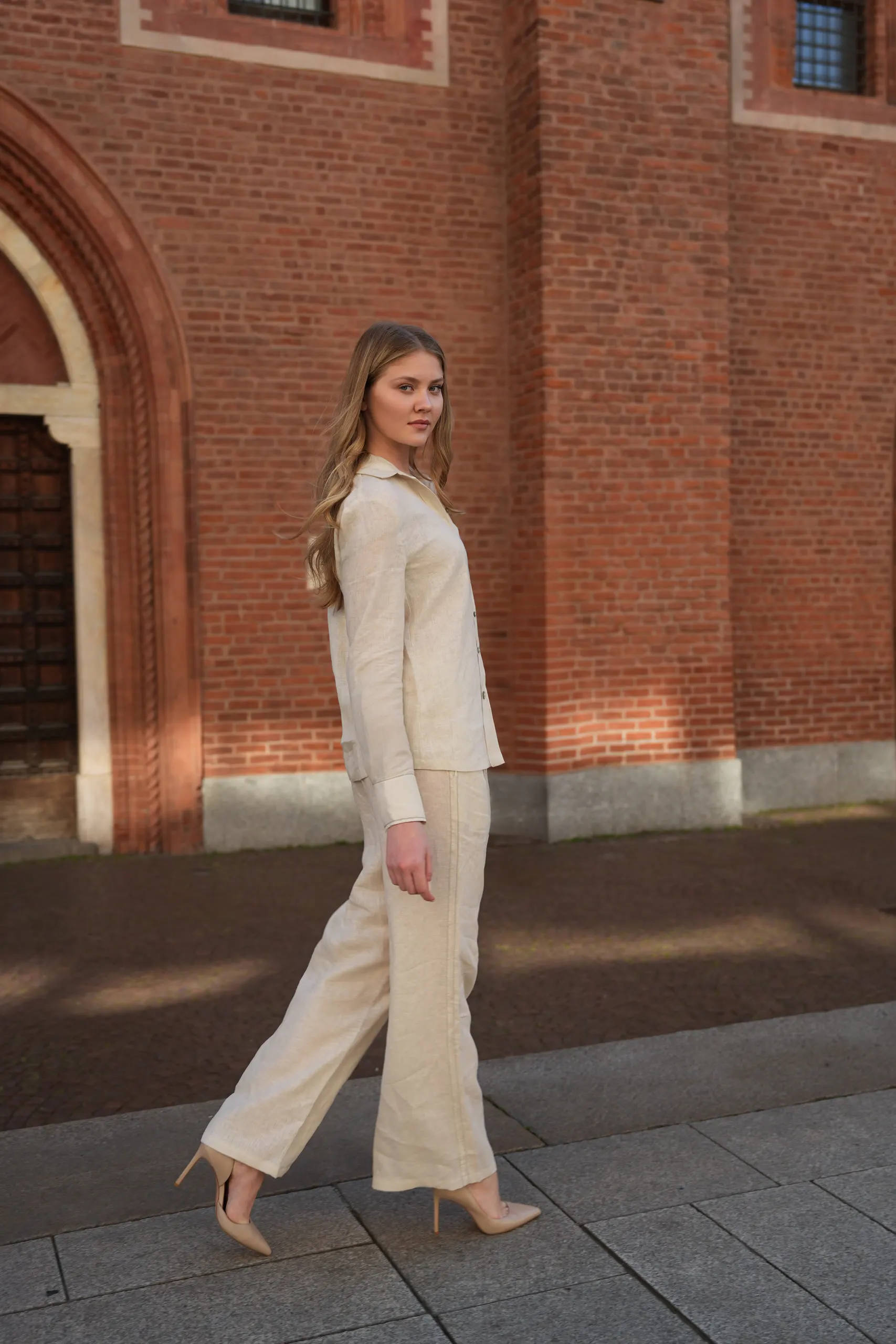 Atelier èmi — beige knit set, walking