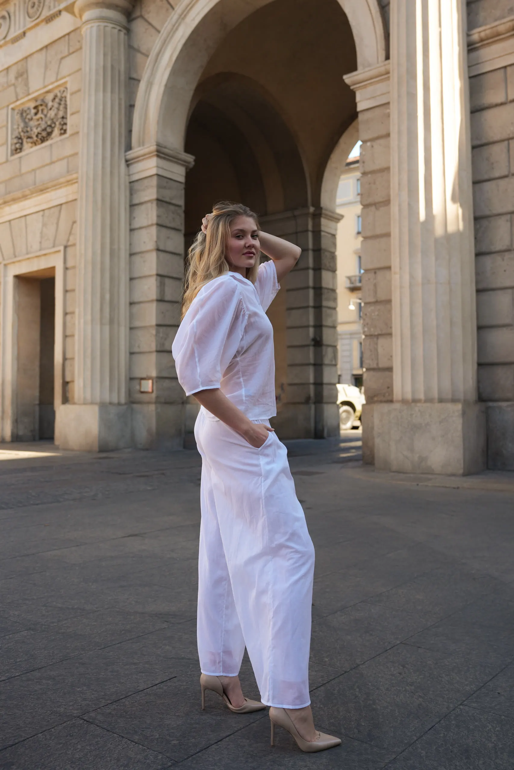 Atelier èmi — white linen, profile