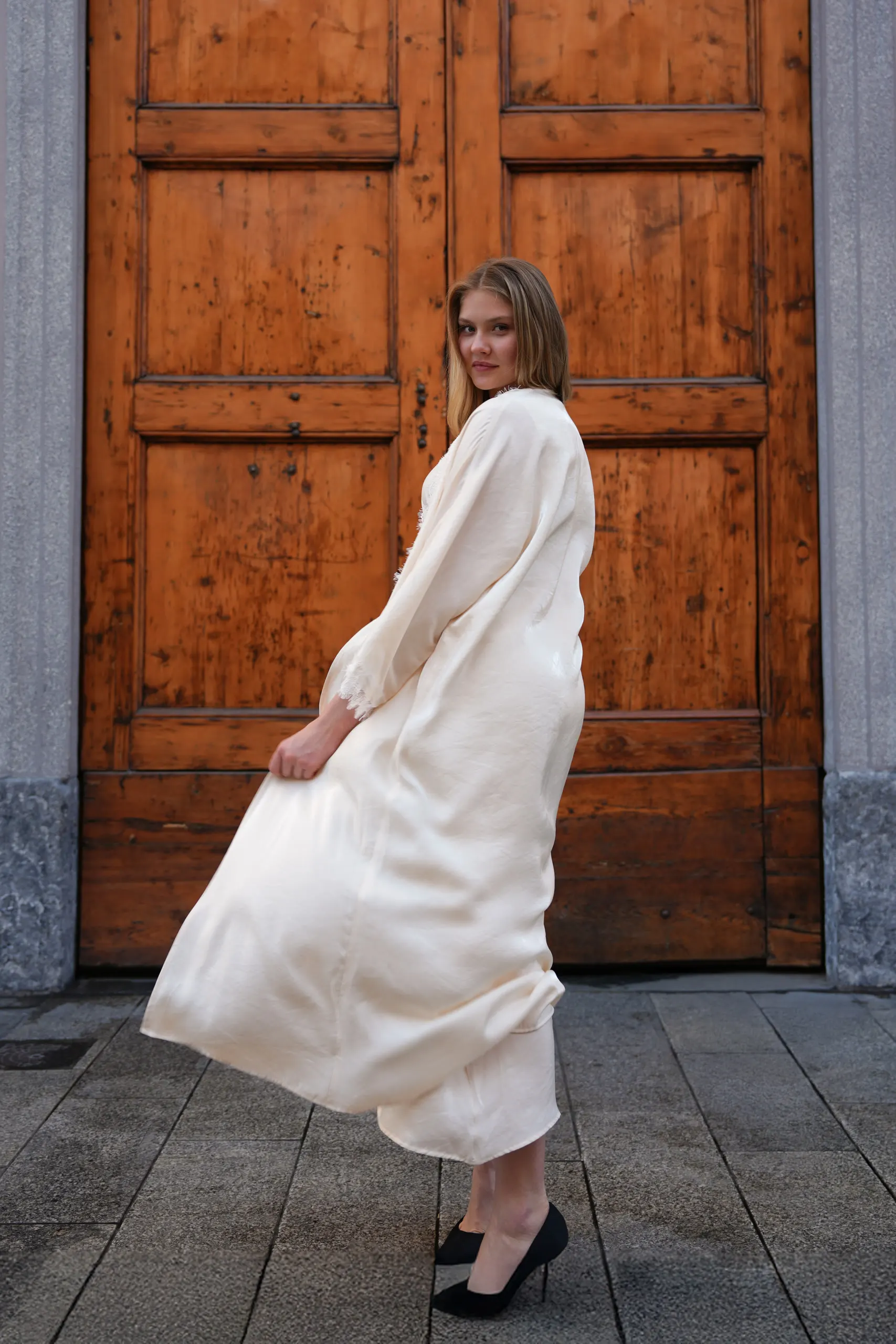 Atelier èmi — cream cape, back