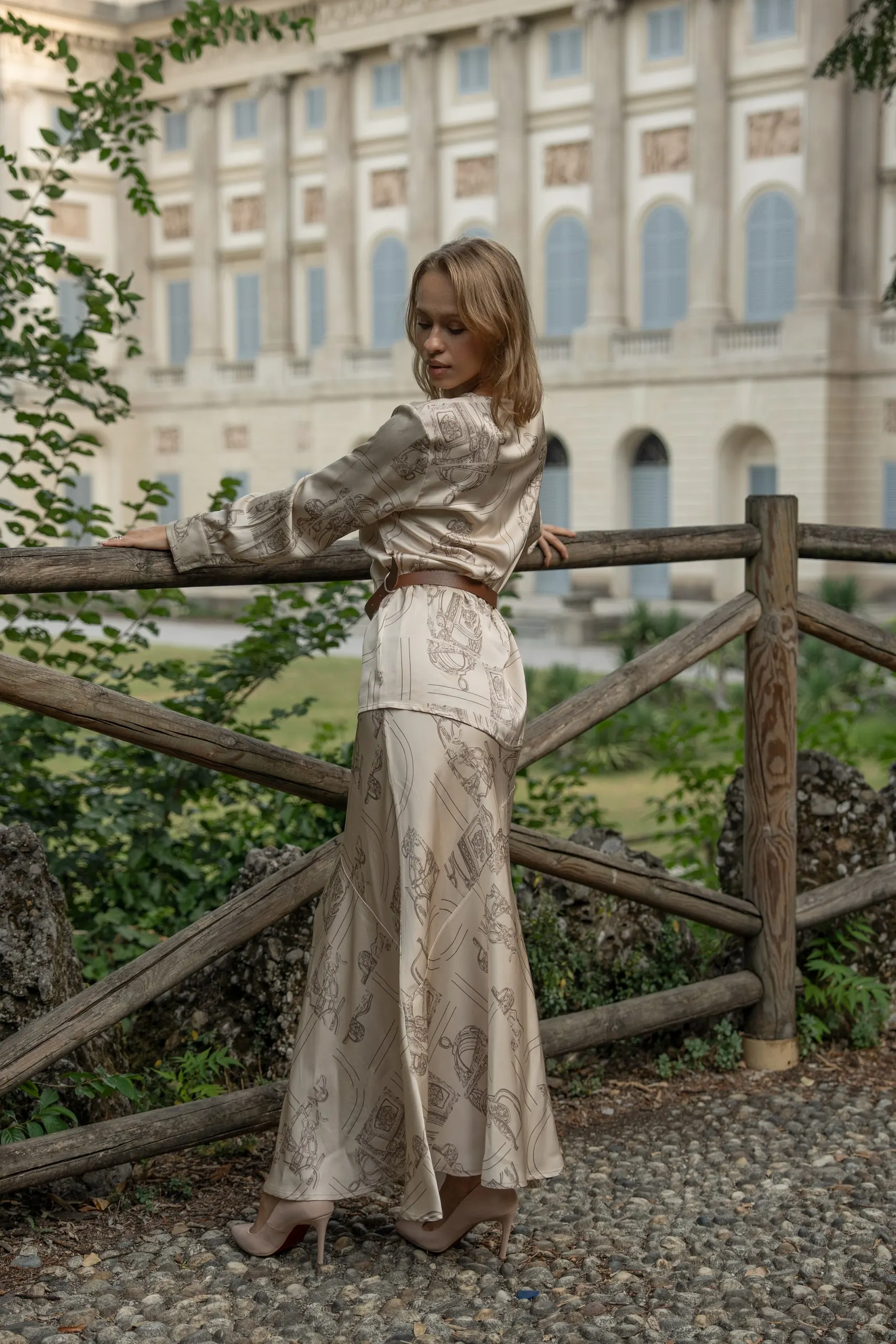 Clothé — cream printed set at the fence