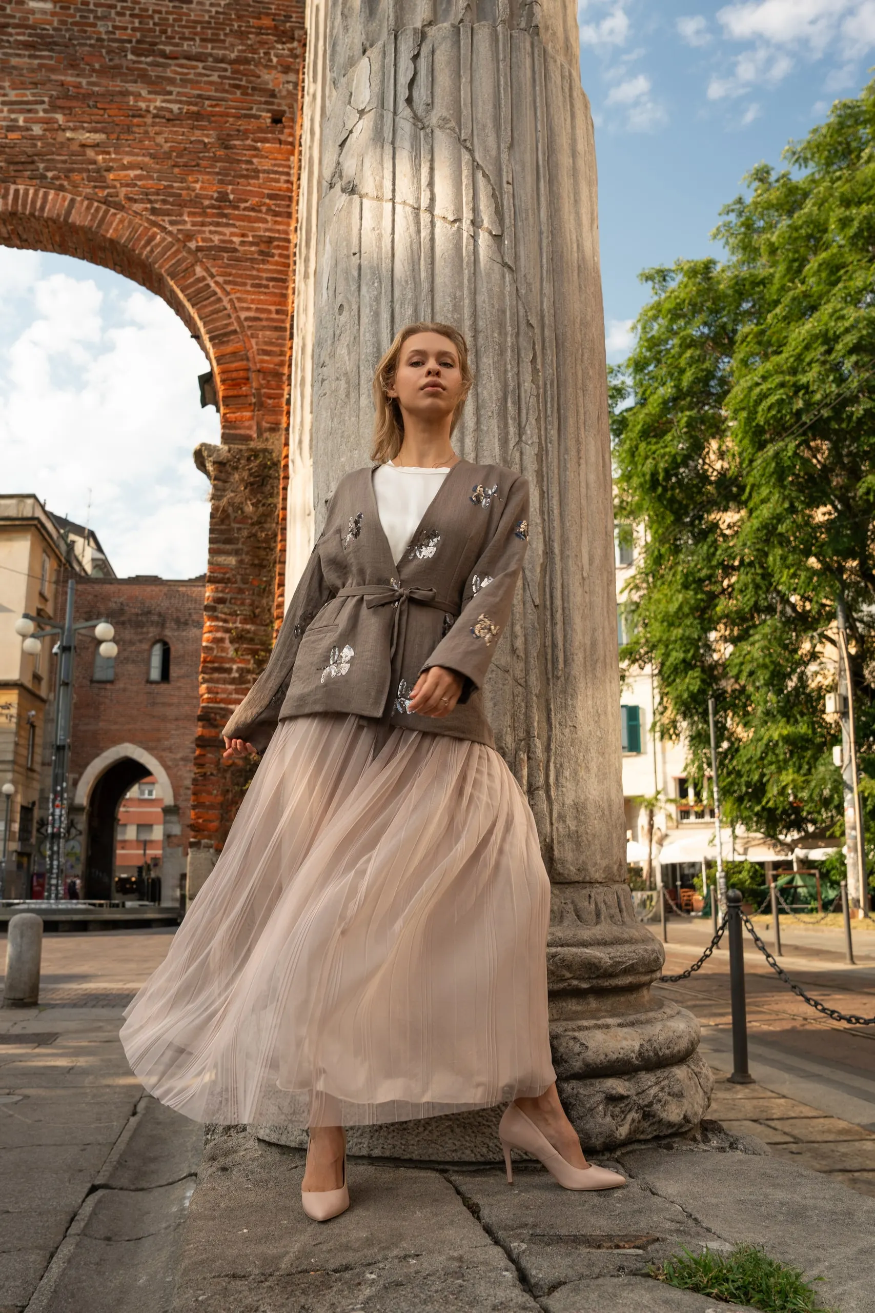 Clothé — embroidered look under the arch