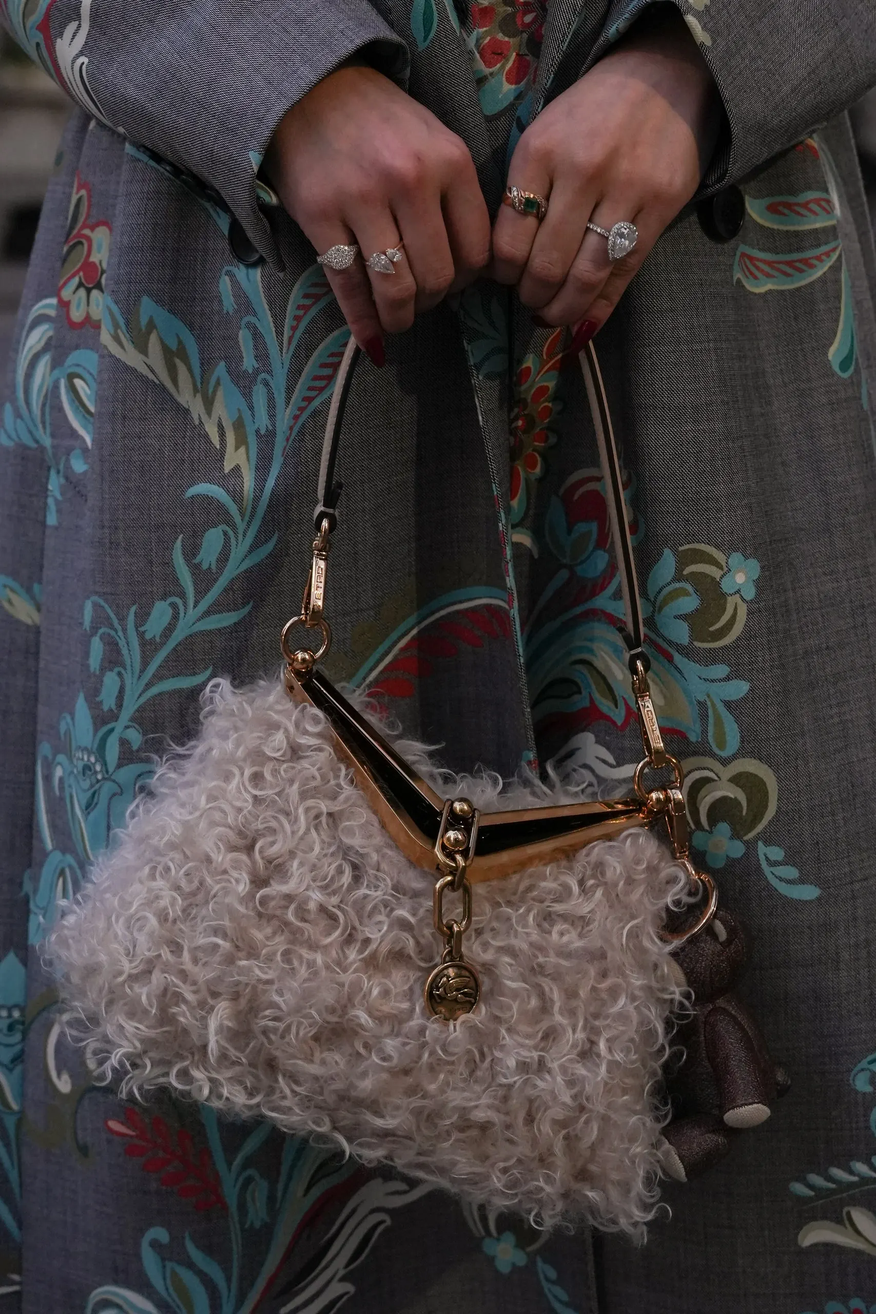 Tina Taymoor — Milan Fashion Week — detail: the bag in her hands